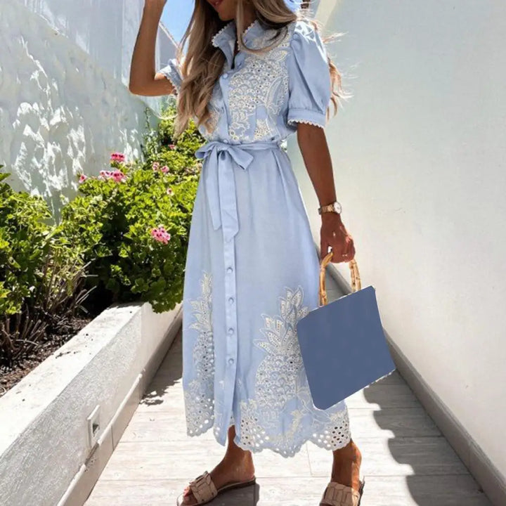Lela | Robe midi brodée avec bride à nœud