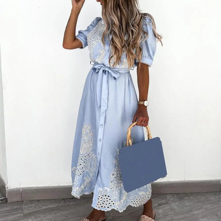 Lela | Robe midi brodée avec bride à nœud