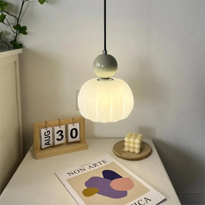Breloque en verre avec une touche de luxe doré