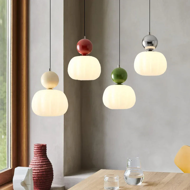 Breloque en verre avec une touche de luxe doré