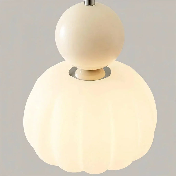 Breloque en verre avec une touche de luxe doré