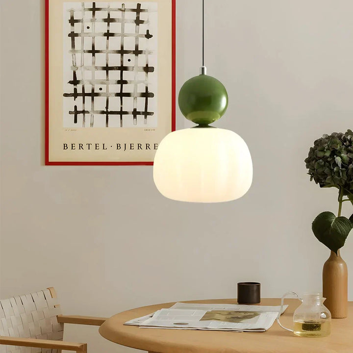 Breloque en verre avec une touche de luxe doré
