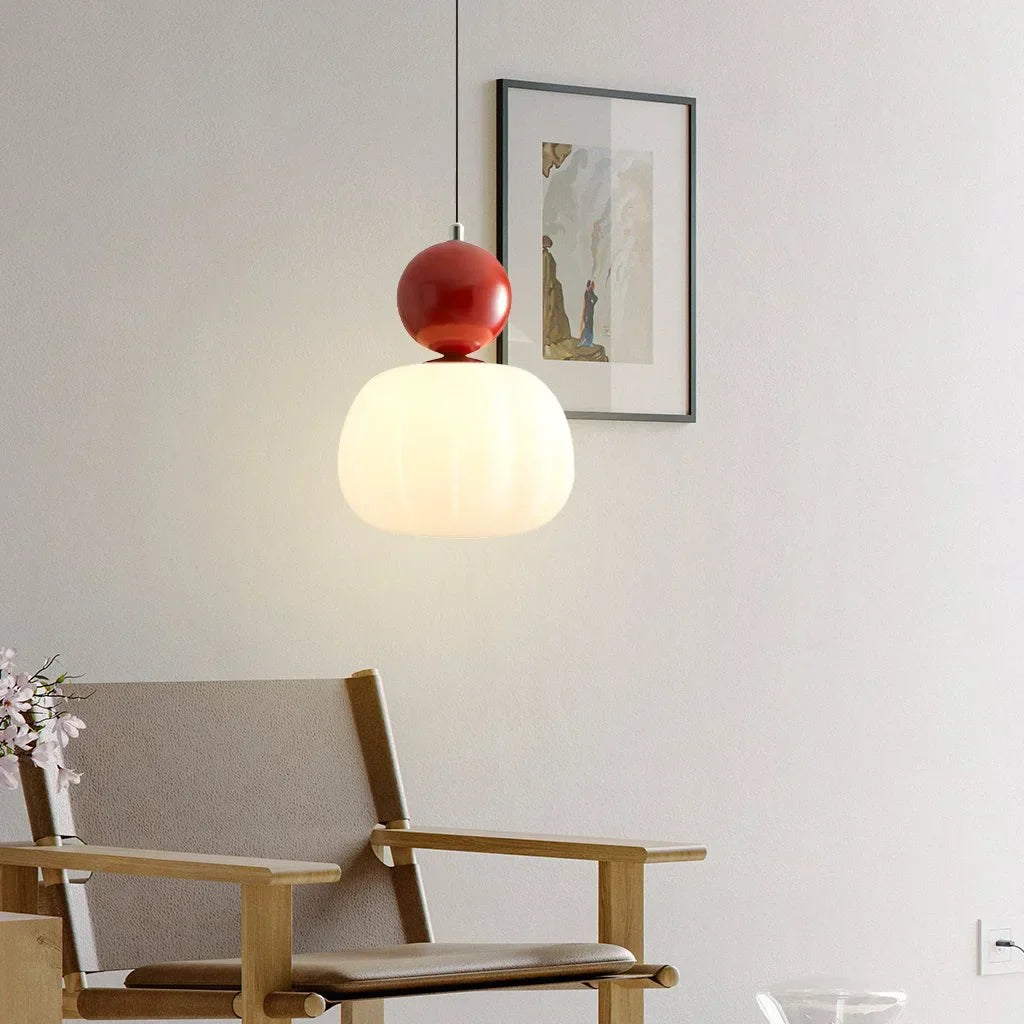 Breloque en verre avec une touche de luxe doré