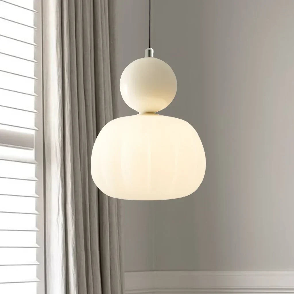 Breloque en verre avec une touche de luxe doré