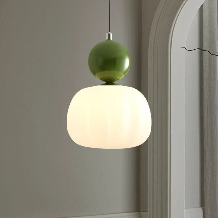 Breloque en verre avec une touche de luxe doré