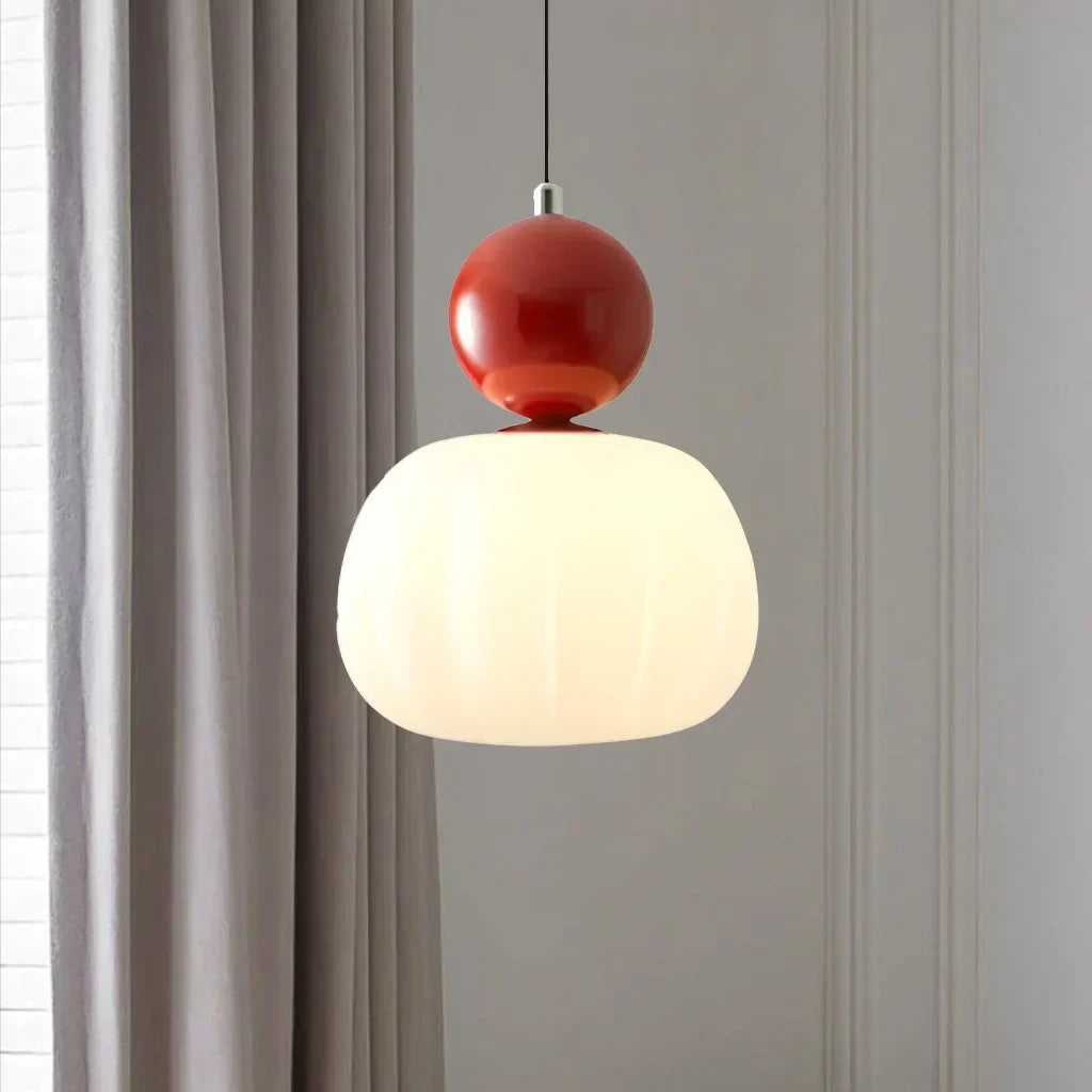 Breloque en verre avec une touche de luxe doré