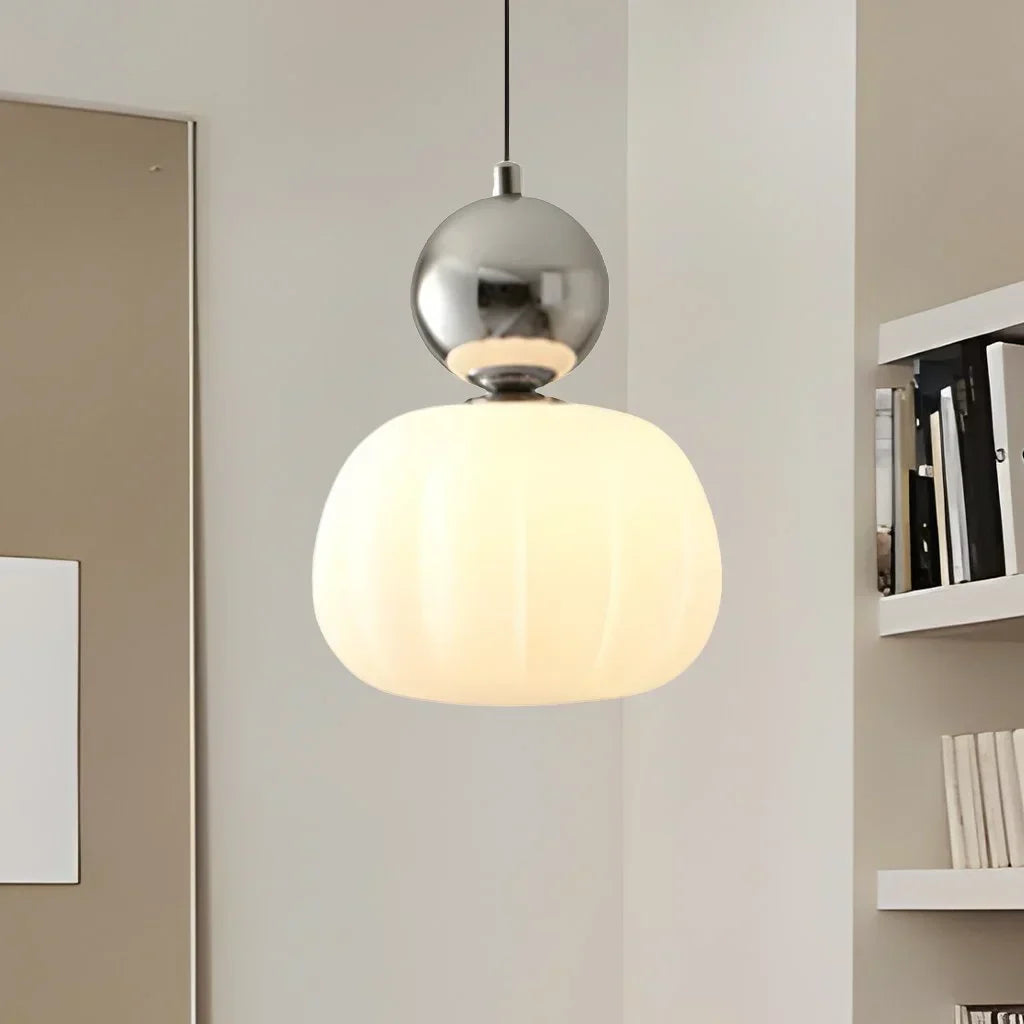 Breloque en verre avec une touche de luxe doré