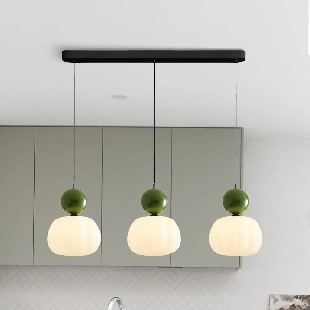 Breloque en verre avec une touche de luxe doré