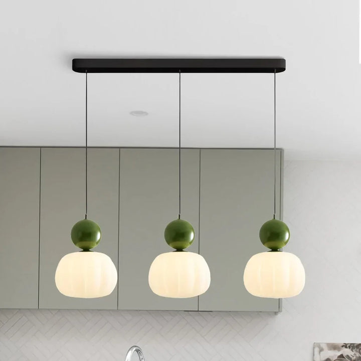 Breloque en verre avec une touche de luxe doré