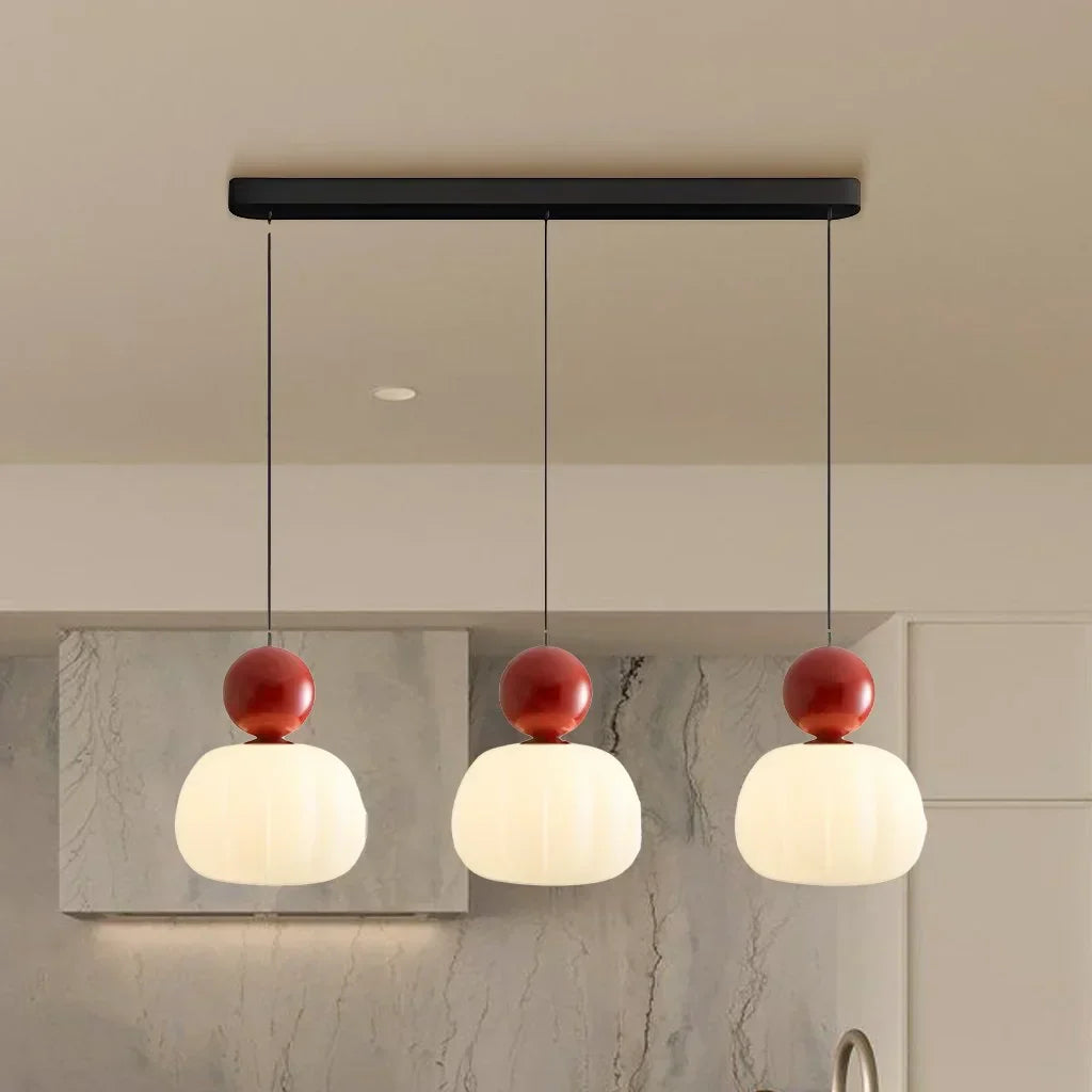 Breloque en verre avec une touche de luxe doré