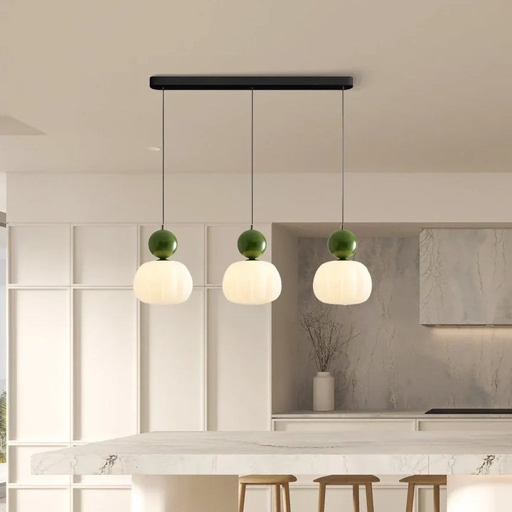 Breloque en verre avec une touche de luxe doré