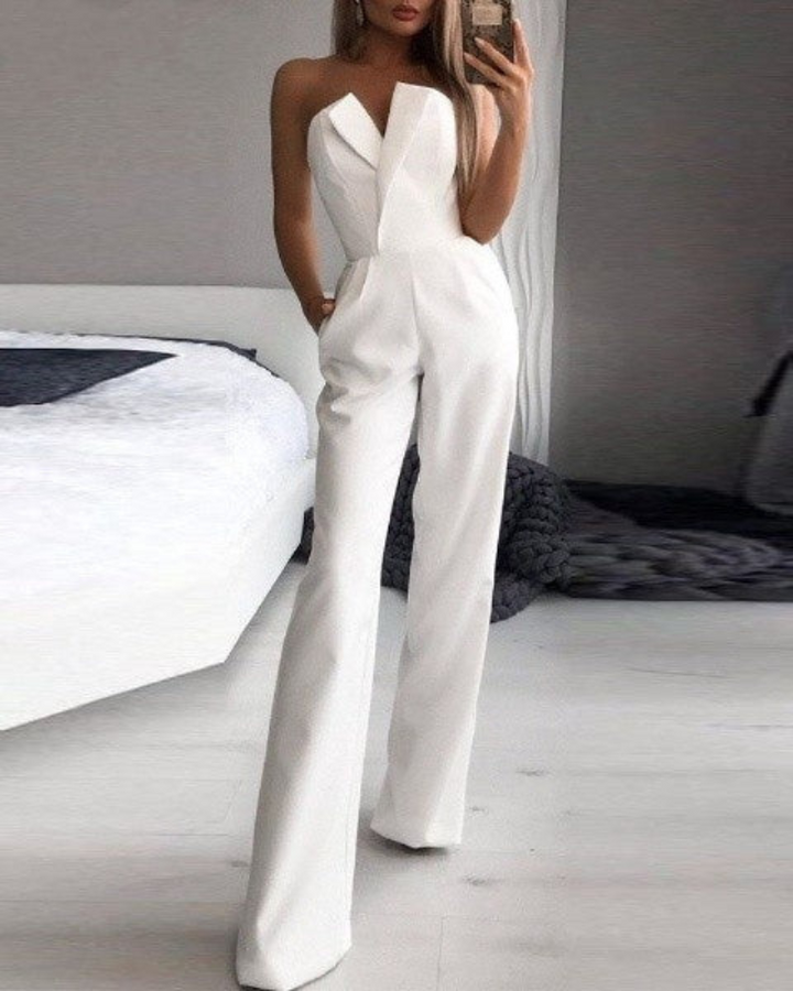 Combinaison sans manches élégante pour femme, idéale pour les soirées d'été et les événements chics.