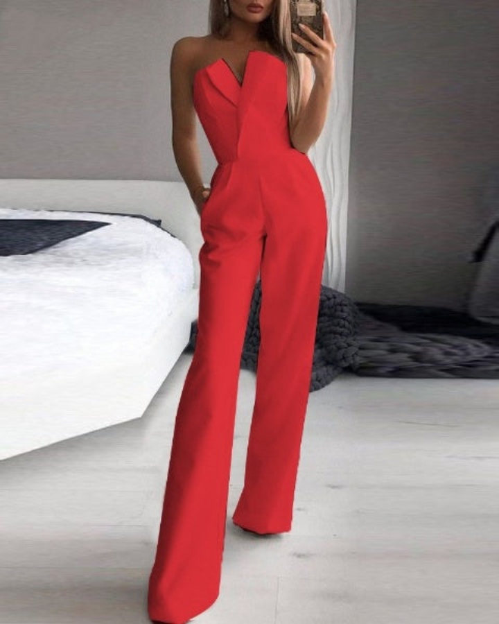 Combinaison sans manches élégante pour femme, idéale pour les soirées d'été et les événements chics.