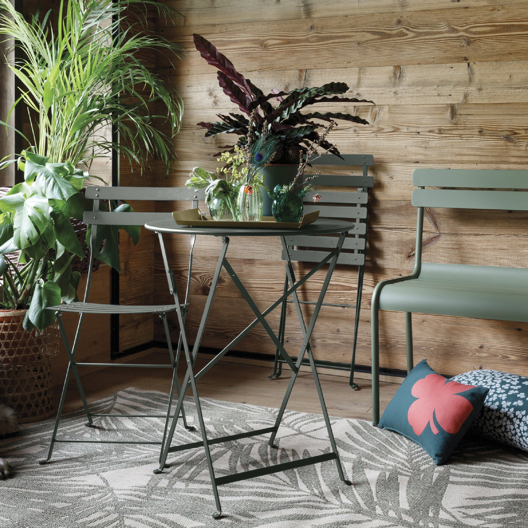 Bistro chair and round folding table set