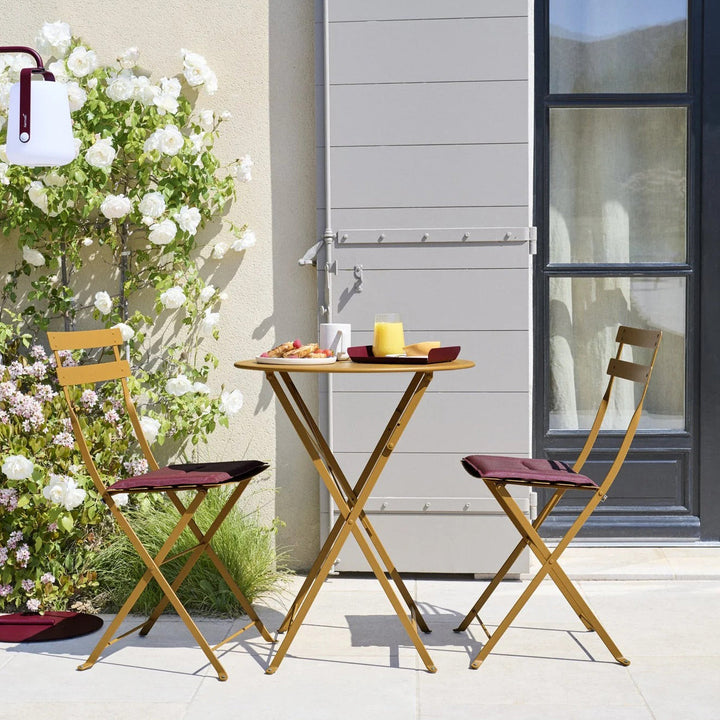 Bistro chair and round folding table set