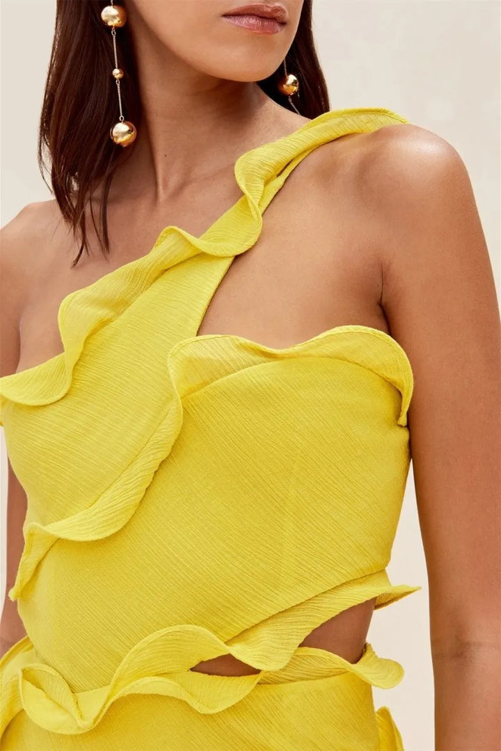 Robe Gloria en Chiffon à Volants et Épaule Dénudée