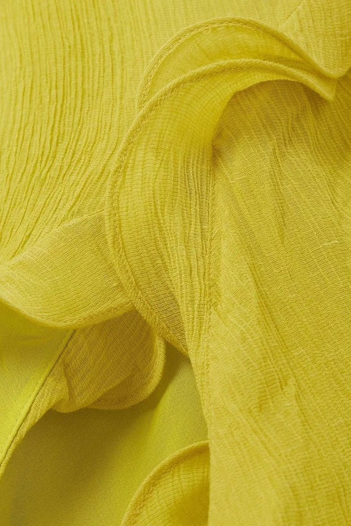 Robe Gloria en Chiffon à Volants et Épaule Dénudée