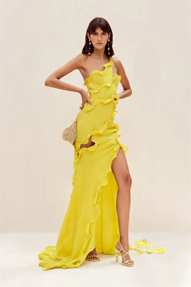 Robe Gloria en Chiffon à Volants et Épaule Dénudée