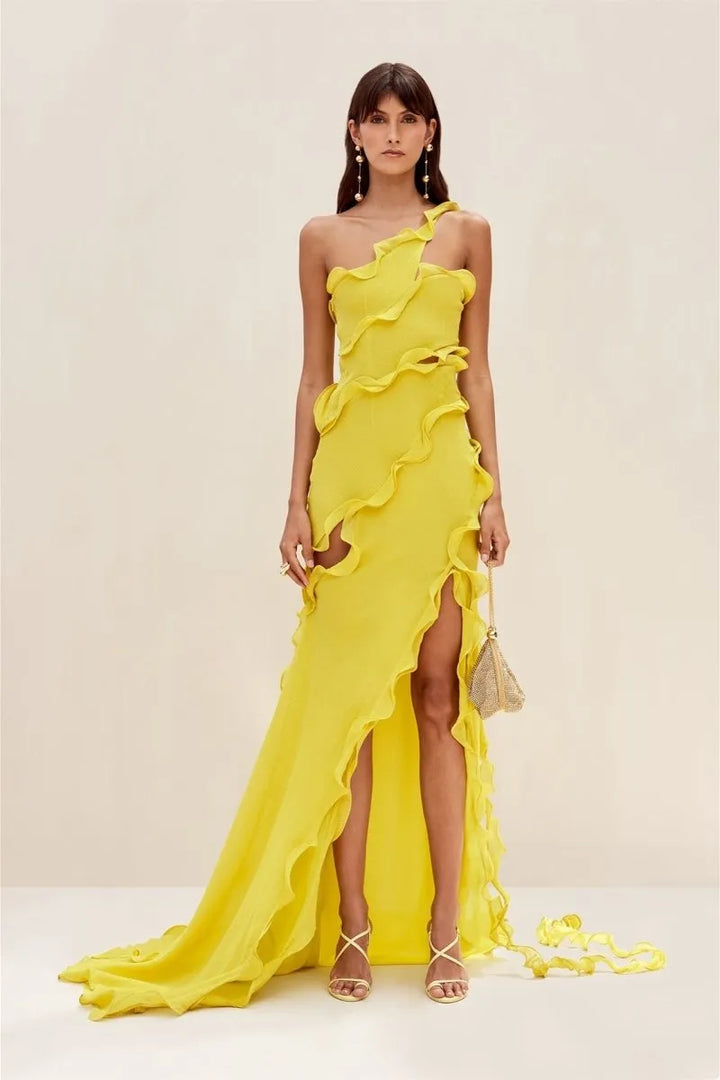 Robe Gloria en Chiffon à Volants et Épaule Dénudée