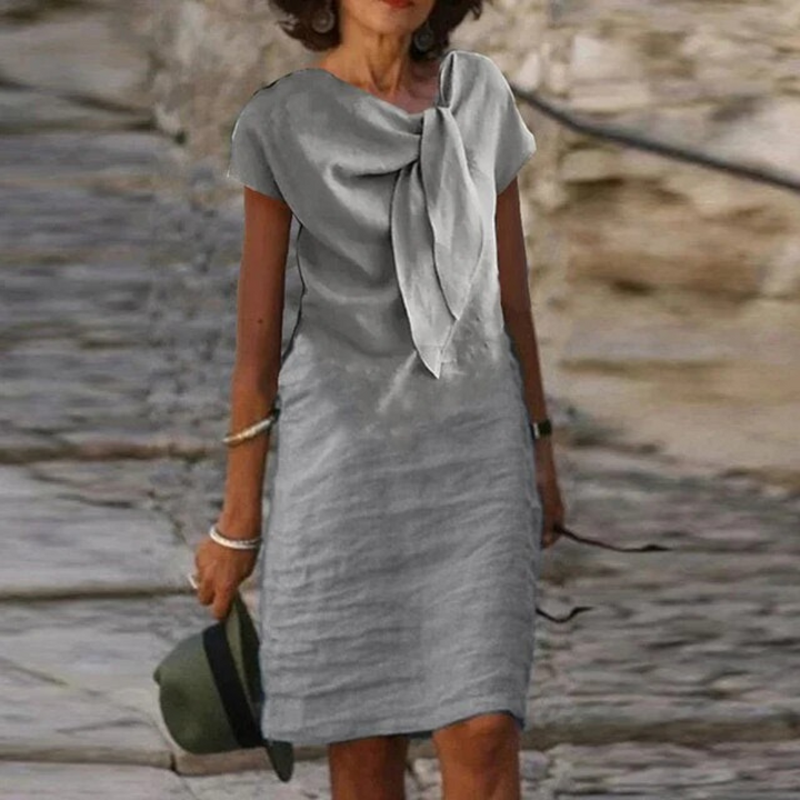 Robe d’été courte élégante et décontractée pour femme, idéale pour les journées ensoleillées         
