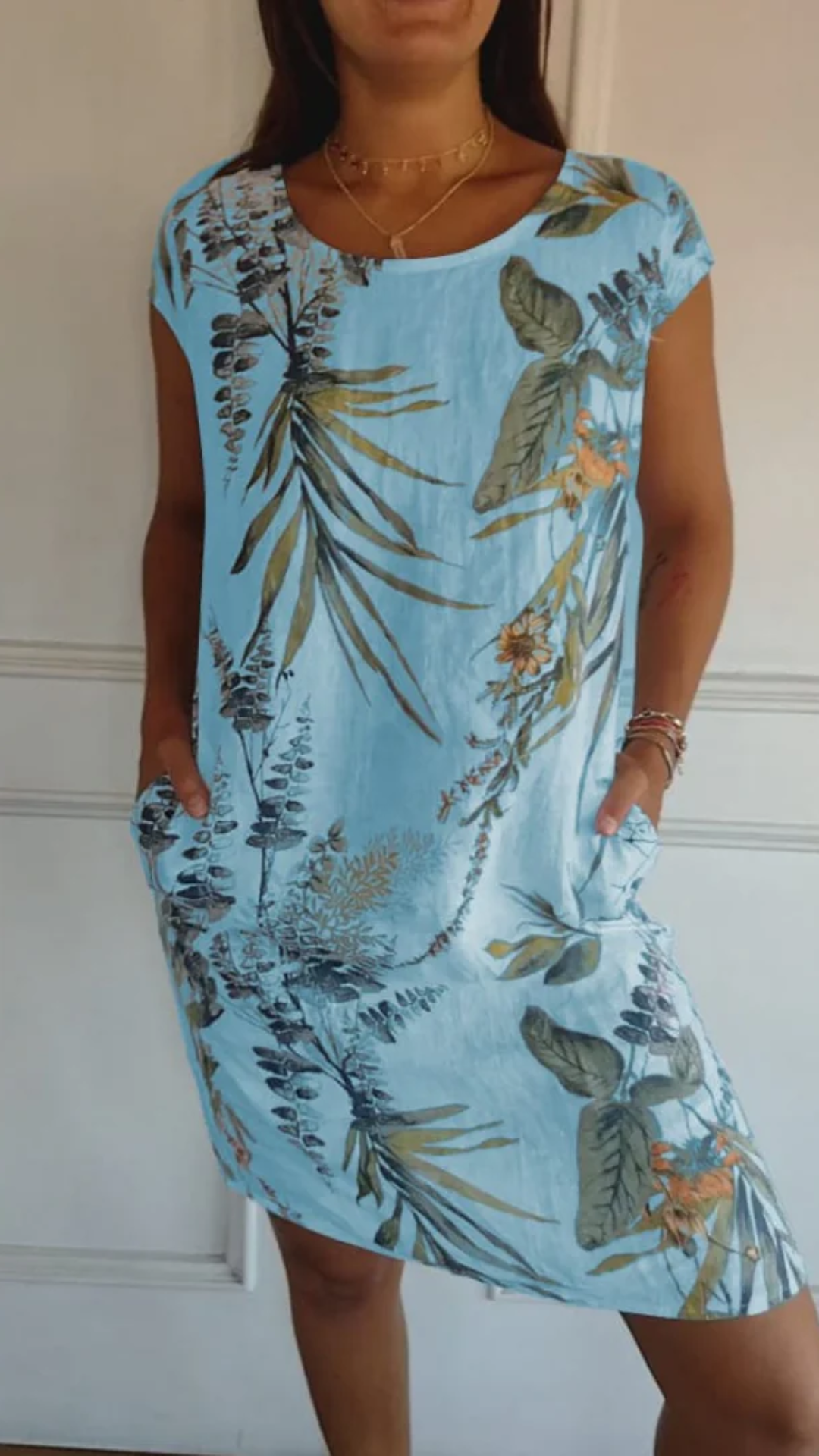 Robe d'été chic pour femme, coupe midi légère et élégante idéale pour les journées ensoleillées