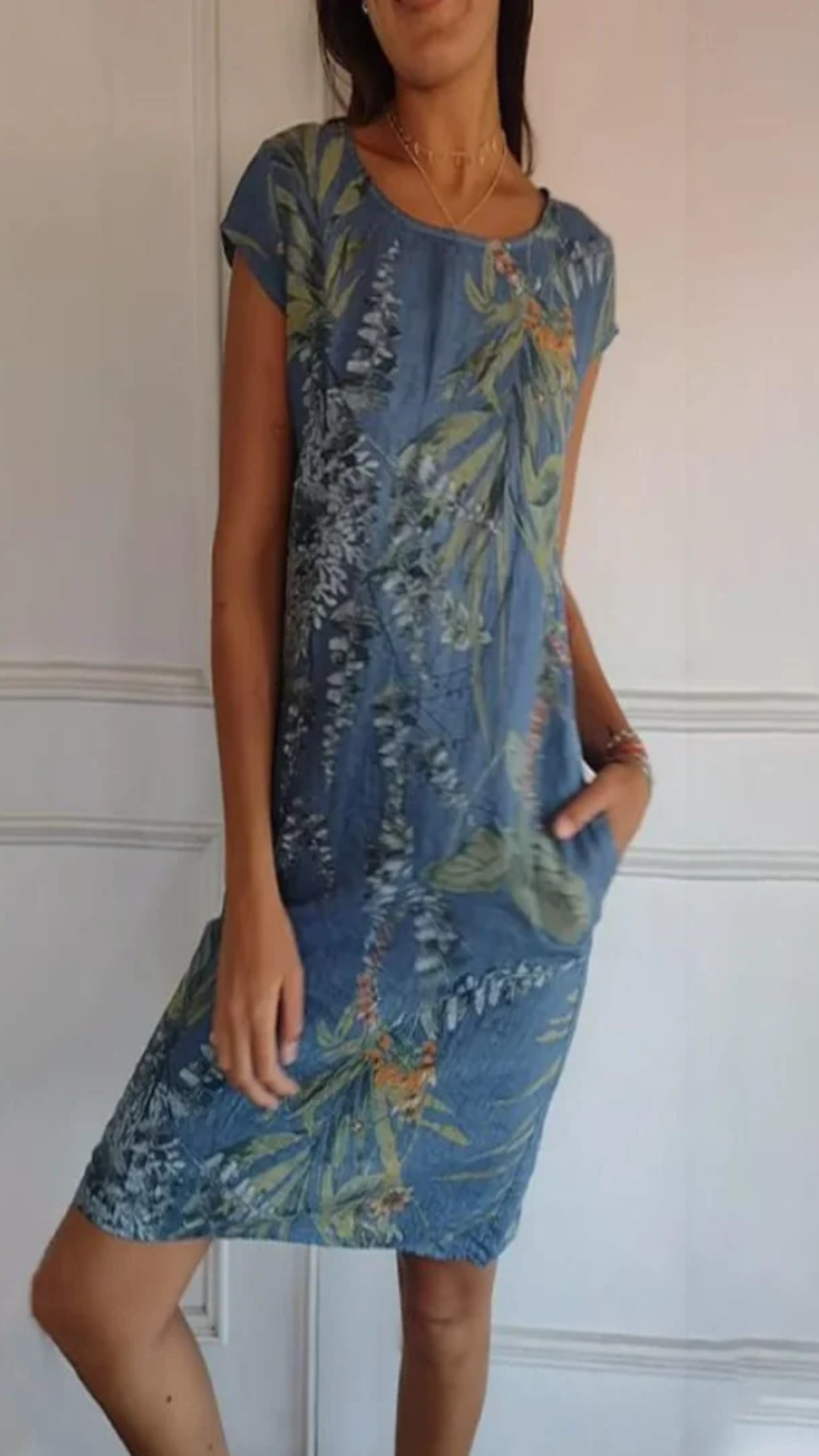 Robe d'été chic pour femme, coupe midi légère et élégante idéale pour les journées ensoleillées