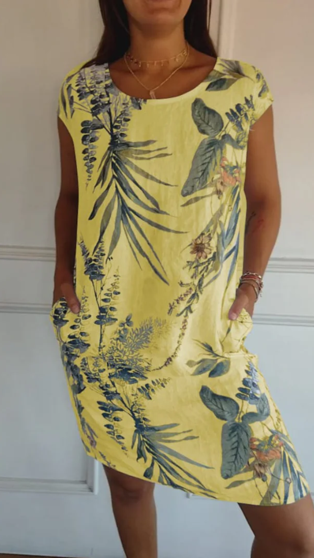 Robe d'été chic pour femme, coupe midi légère et élégante idéale pour les journées ensoleillées