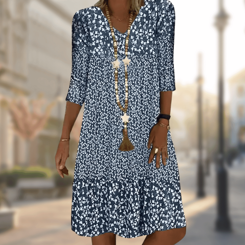 Robe d'été courte à fleurs pour femme, style léger et idéal pour les journées estivales.