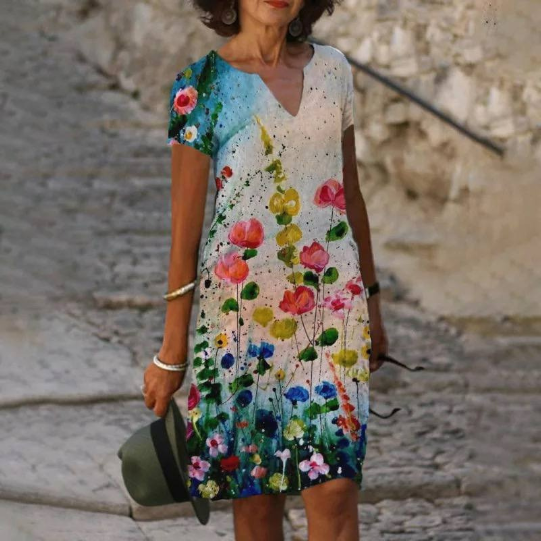 Robe d’été fleurie mini pour femme, légère et idéale pour profiter des journées ensoleillées avec style et fraîcheur.