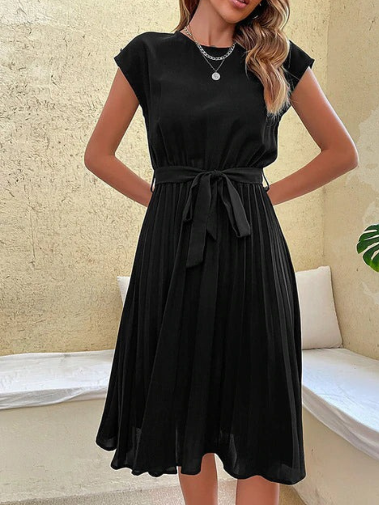 Robe d'été midi plissée chic pour femme, idéale pour les journées estivales et les sorties élégantes.