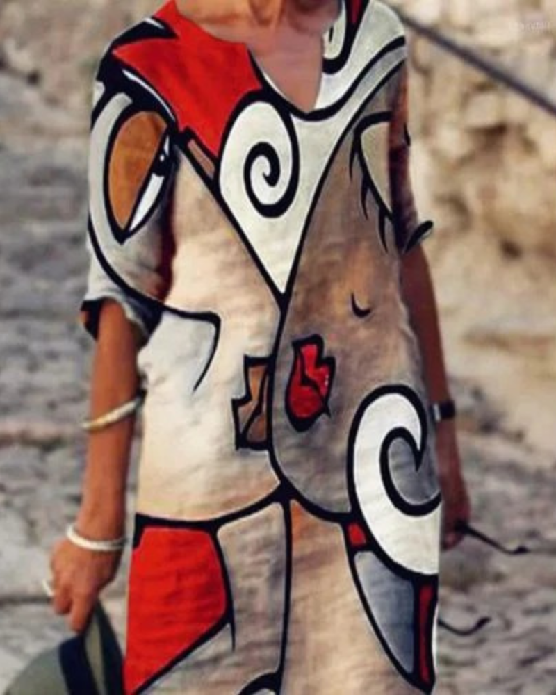 Robe d'été moderne et tendance pour femme en coupe mini, parfaite pour les journées estivales