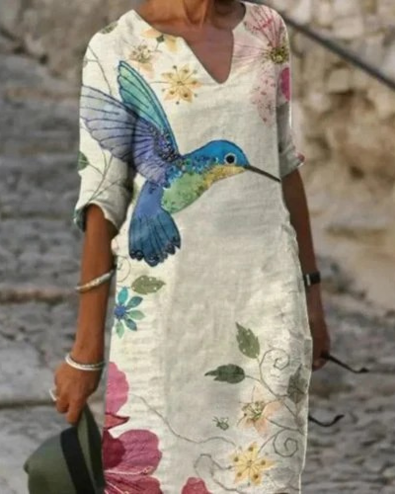 Robe d'été moderne et tendance pour femme en coupe mini, parfaite pour les journées estivales
