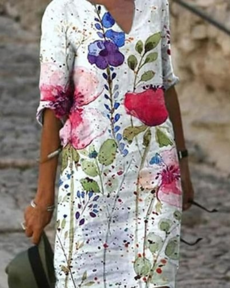 Robe d'été moderne et tendance pour femme en coupe mini, parfaite pour les journées estivales