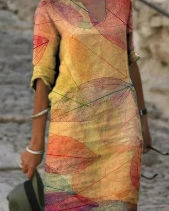 Robe d'été moderne et tendance pour femme en coupe mini, parfaite pour les journées estivales